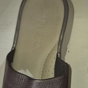 THE FLEXX Dark Gray Or Silver Leather Sandals